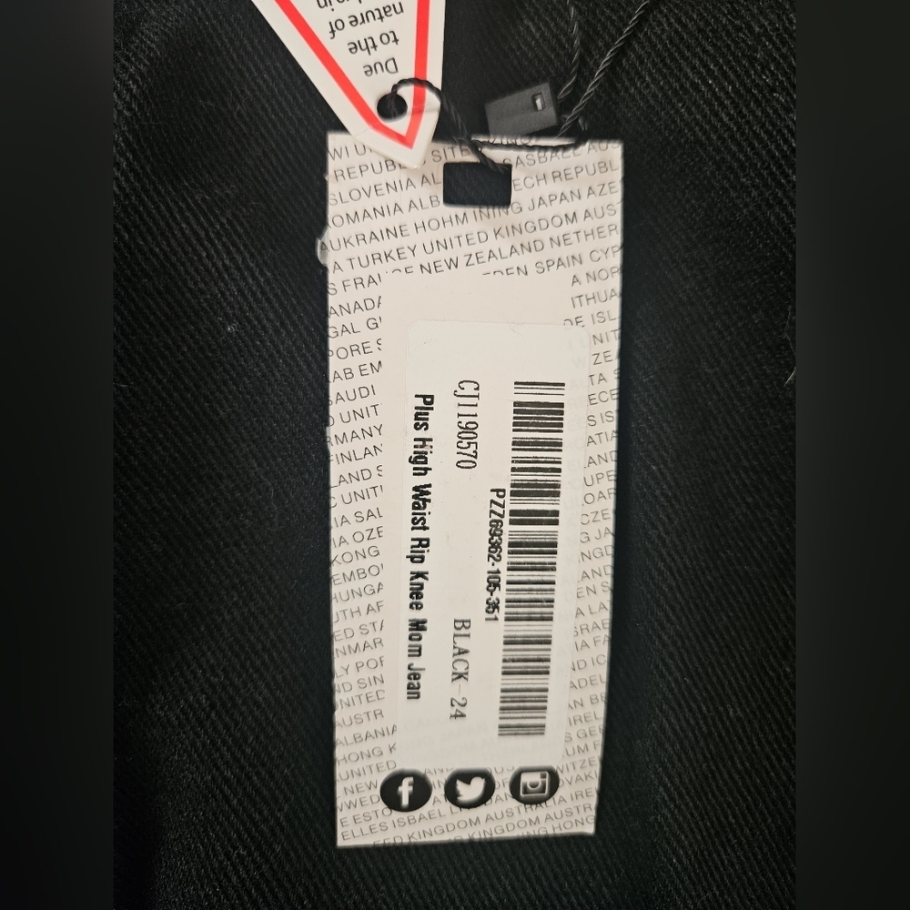 Boohoo High Waist Rip Knee Mom Jeans Women Plus Size 20 - NWT - Picture 3 of 6